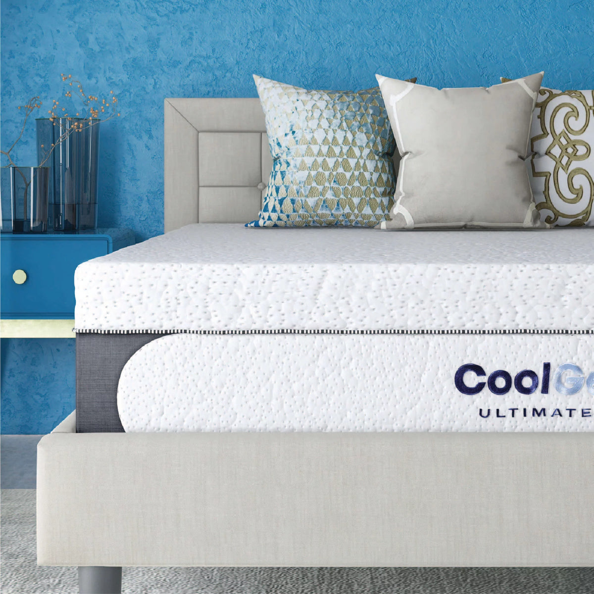 Queen Gel Memory Foam Mattress with 2 Pillows X863796