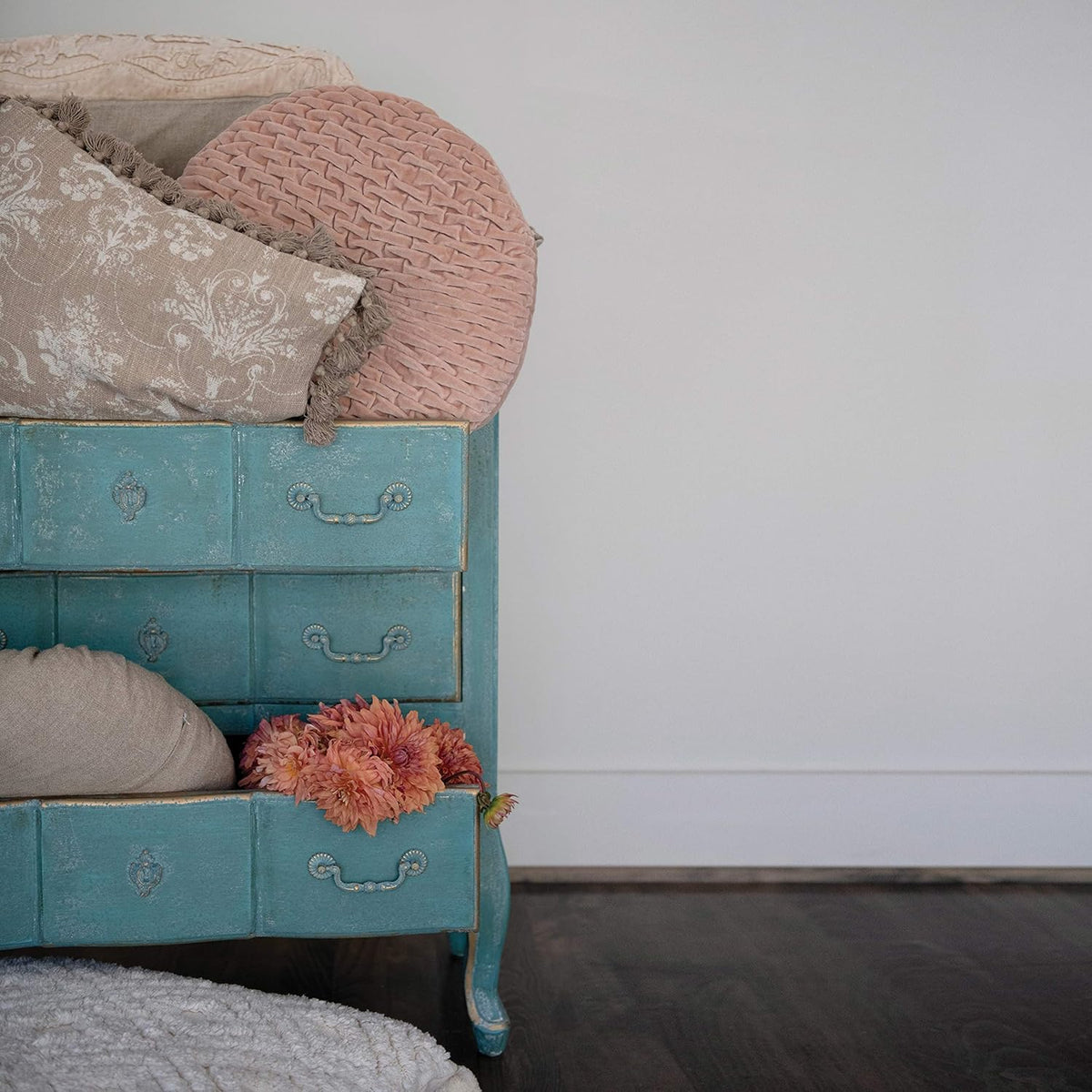 Distressed Blue 3 Drawer Wood Dresser U625