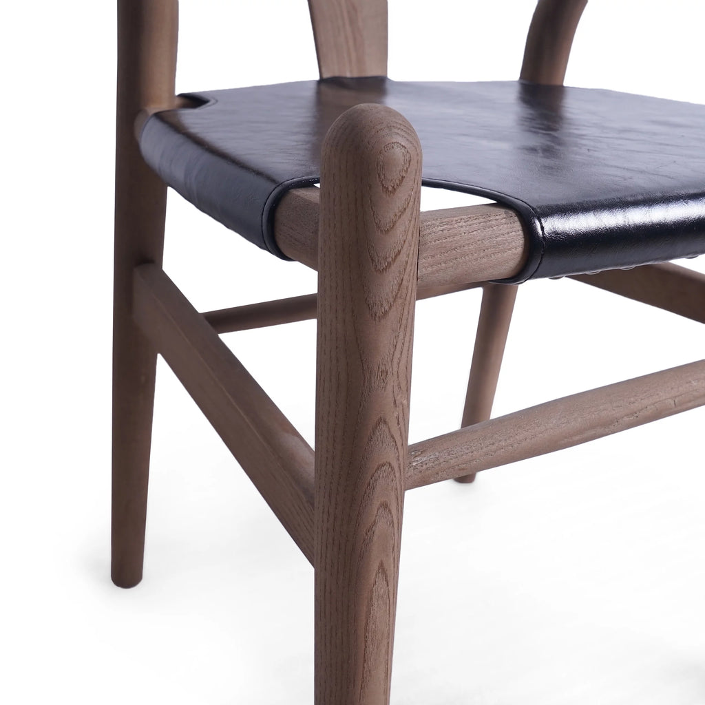 Black Faux Leather and Elm Wood Wishbone Chair L294347