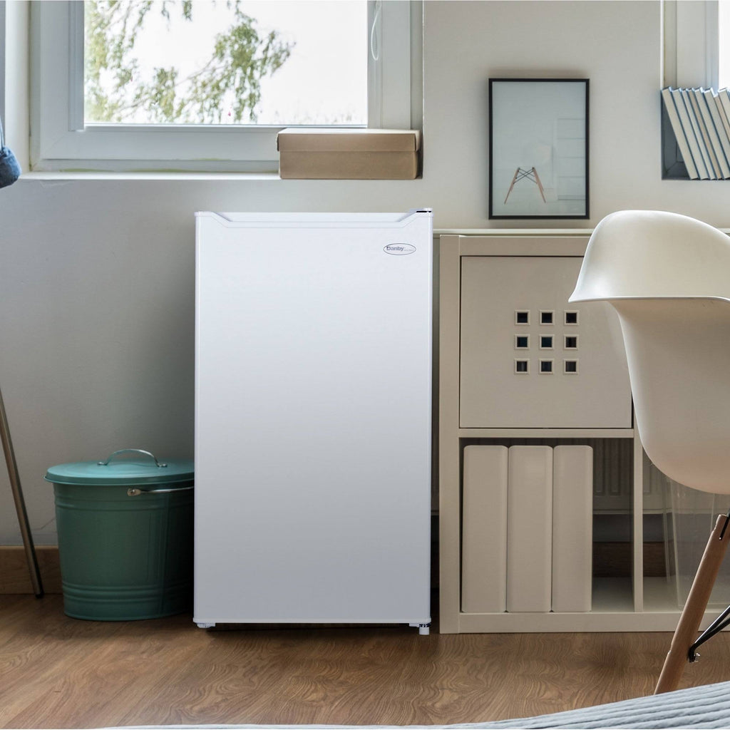 White 3.2 cu ft Refrigerator I992