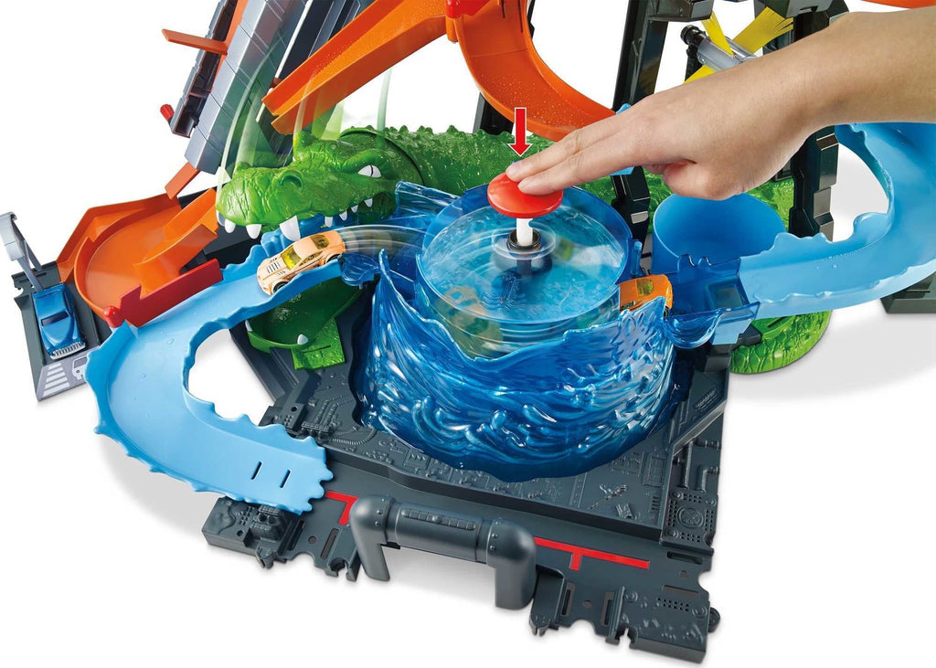 Car Wash Playset with Toy Car in 1:64 Scale C22784